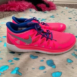 Pink nike tennis shoes